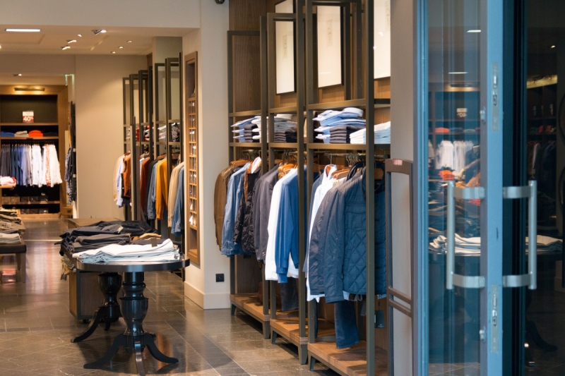 magasin-SILLANS LA CASCADE-min_shop_clothes_clothing_shopping_mall_shopping_kielce_crown_poland-862477